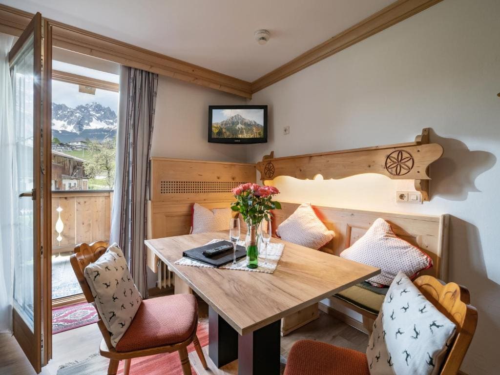 One-Bedroom Apartment with Balcony room - Image 1