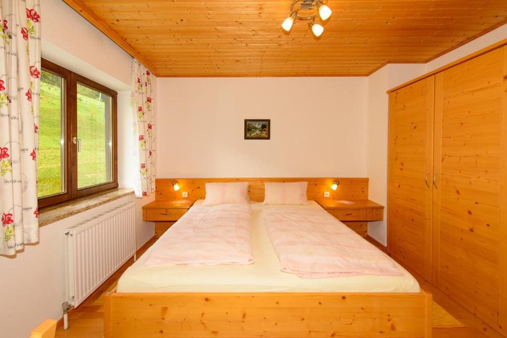 Double Room with Private Bathroom room - Image 3