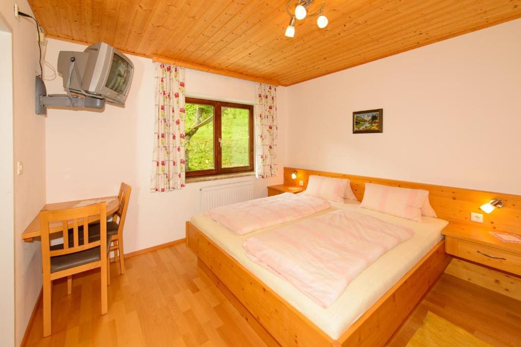 Double Room with Private Bathroom room - Image 2