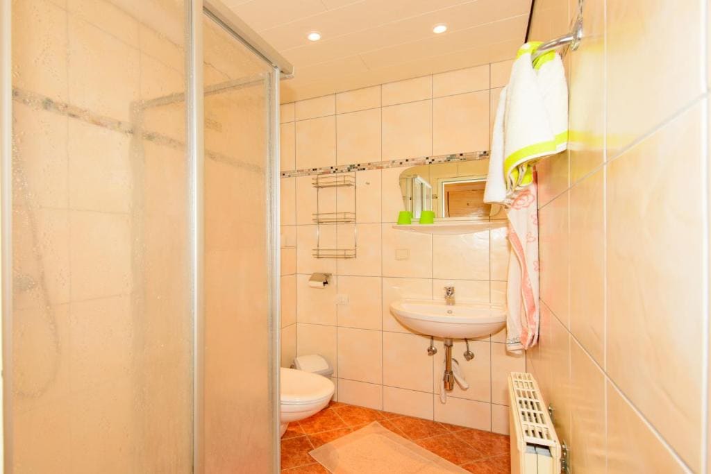Quadruple Room with Private Bathroom room - Image 1