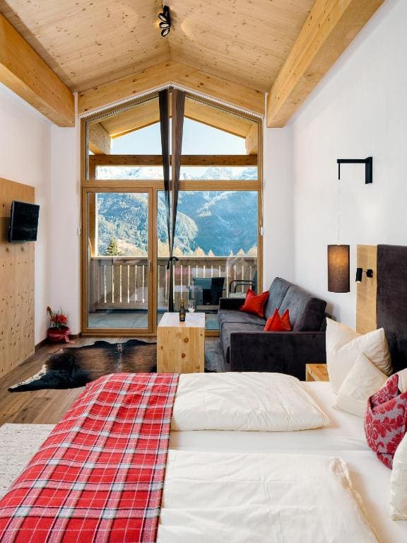 Family Room with Balcony room - Image 1