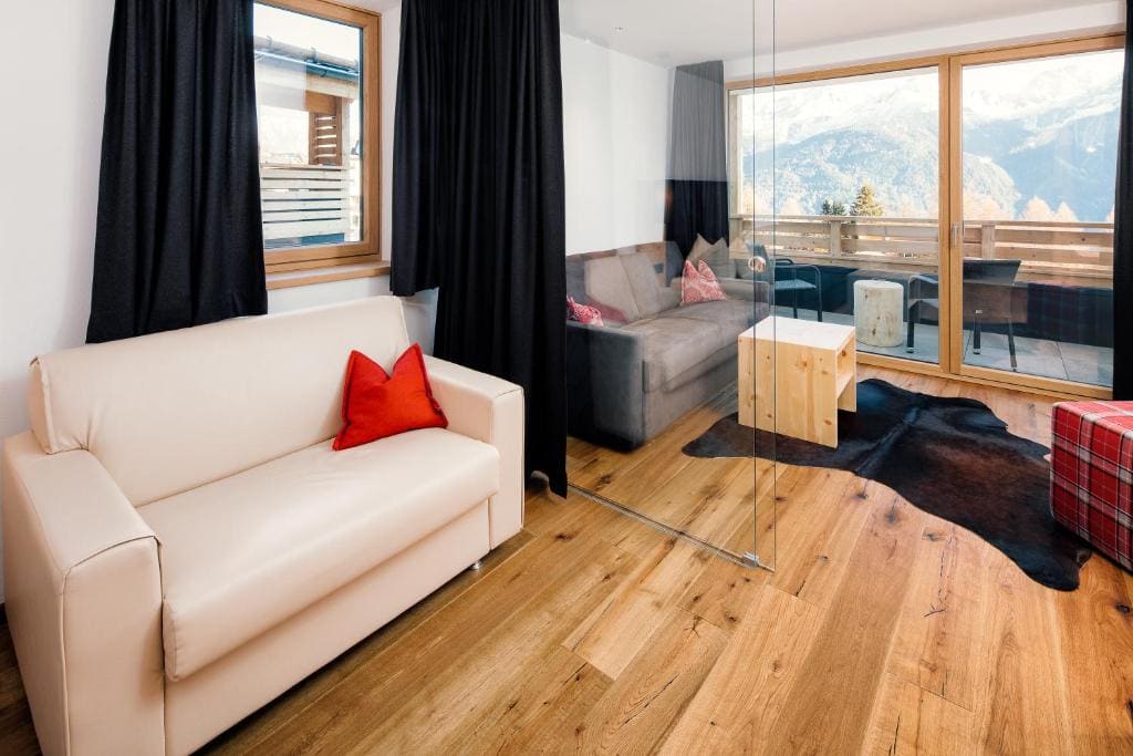 Junior Suite with Balcony room - Image 1
