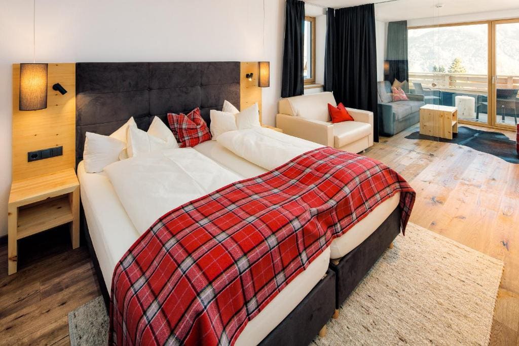 Junior Suite with Balcony room - Image 2