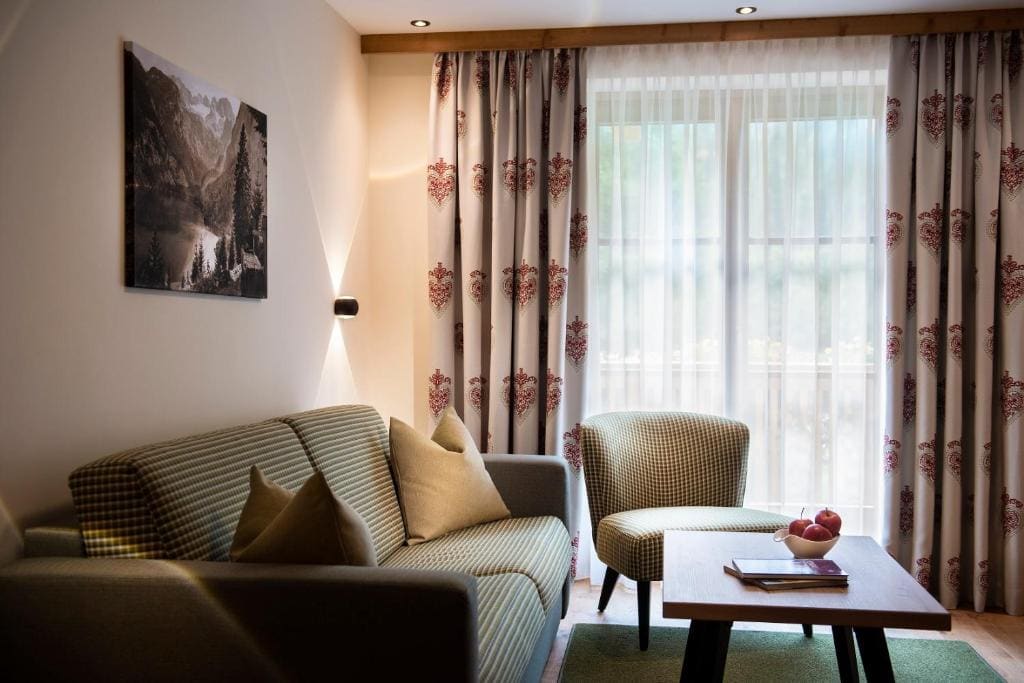 Double Room with Lake View room - Image 2