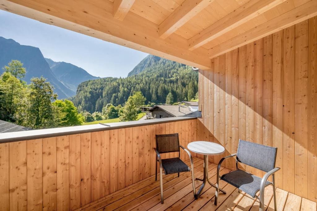 Double Room with Balcony room - Image 3
