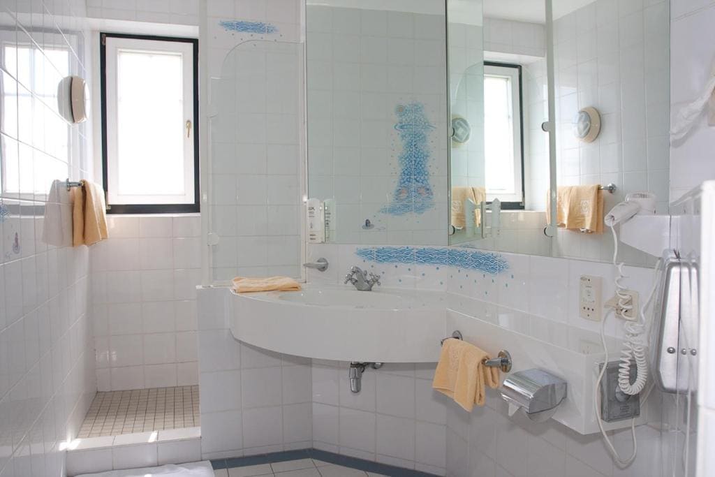 Family Room room - Image 2