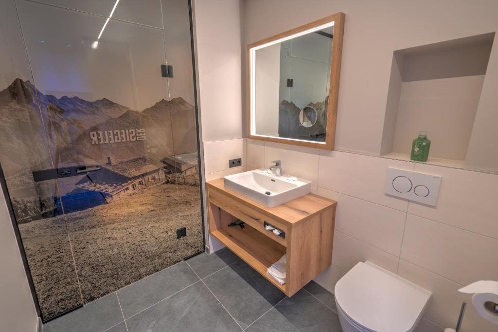 Superior Double Room with Balcony 36m2 room - Image 1