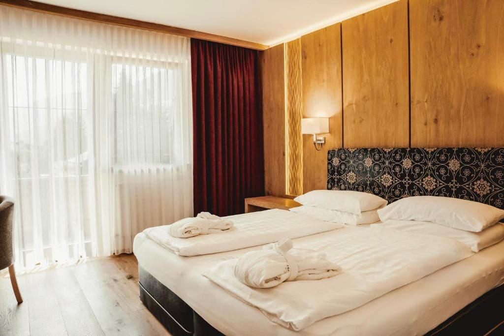 Deluxe Family Suite room - Image 1