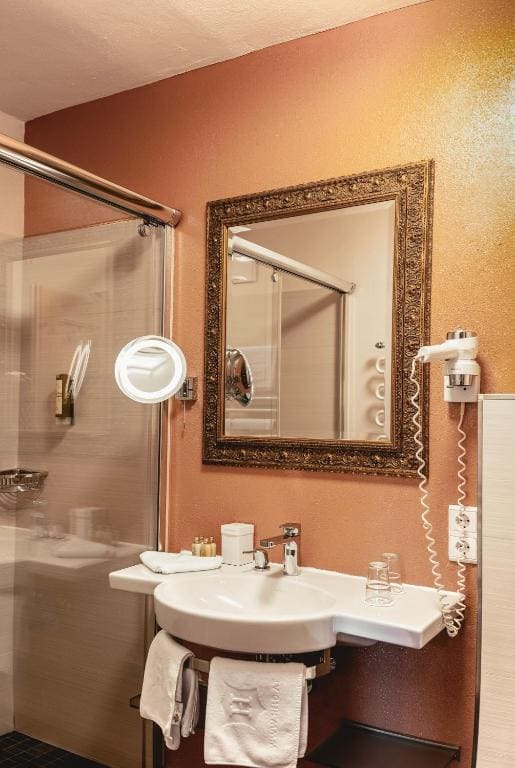 Suite 1 room - Image 2