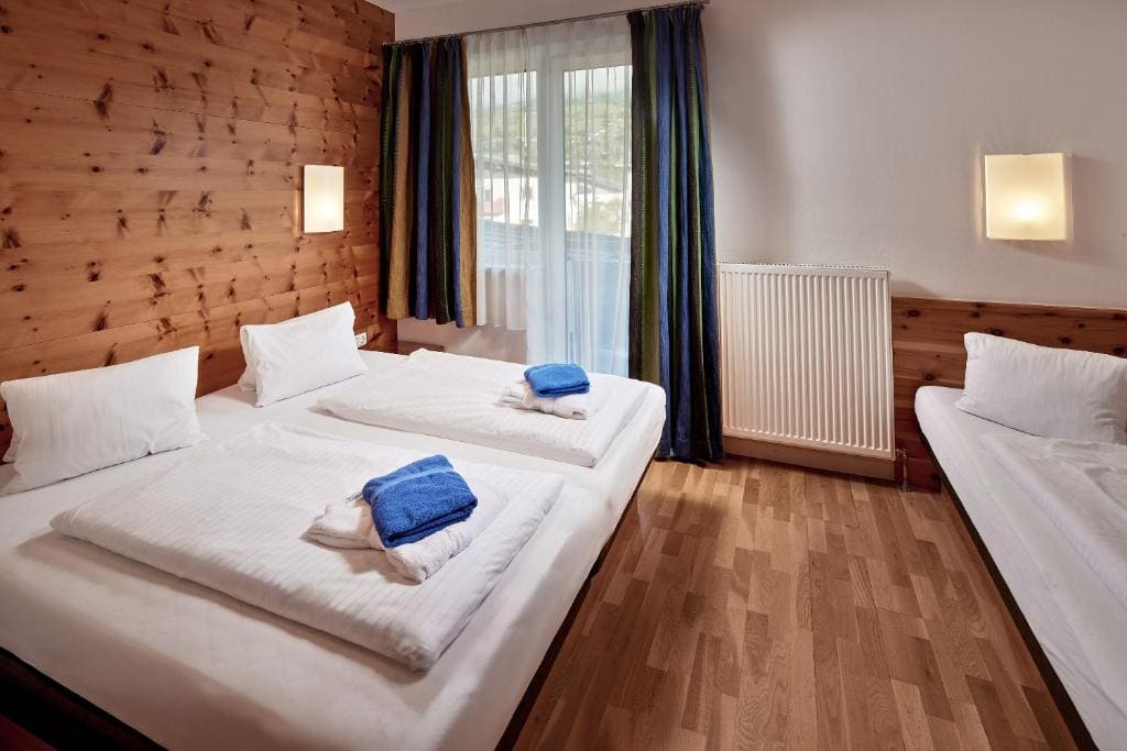 Family Suite with Balcony room - Image 2