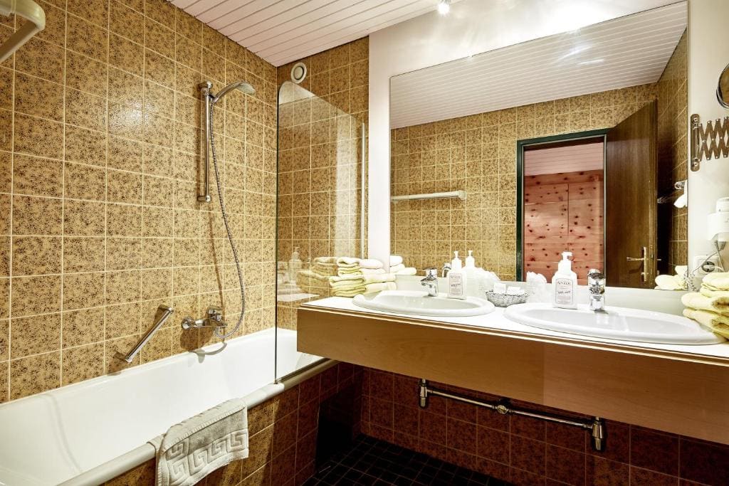 Economy Double Room with Balcony room - Image 3
