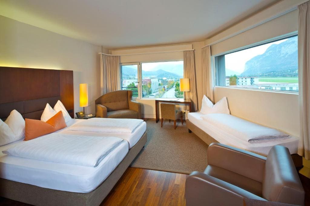 Superior Triple Room room - Image 1