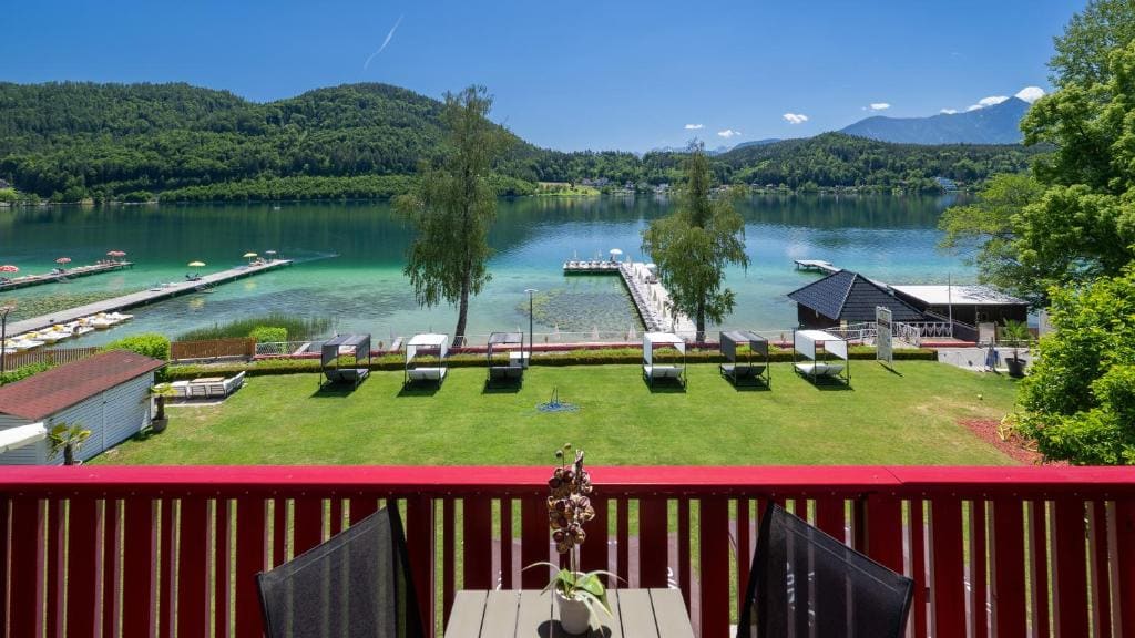 Double Room with Balcony and Lake View room - Image 2
