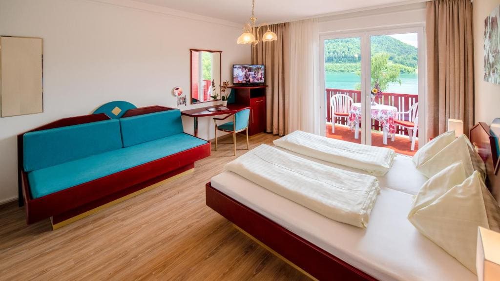 Double Room with Balcony and Lake View room - Image 3