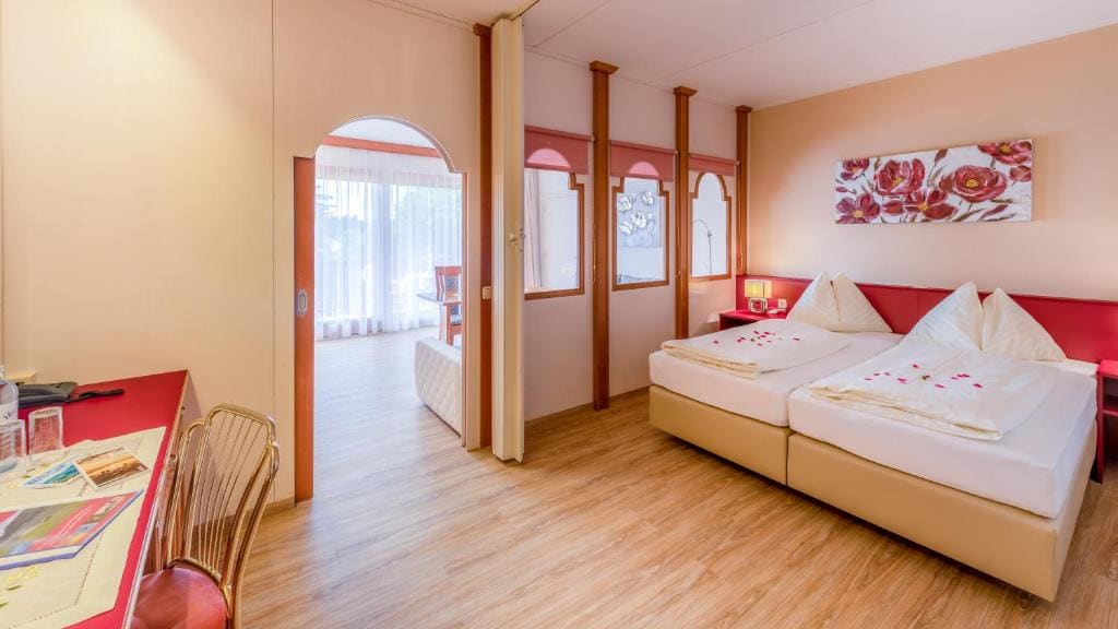 One-Bedroom Apartment with Balcony and Lake View room - Image 1