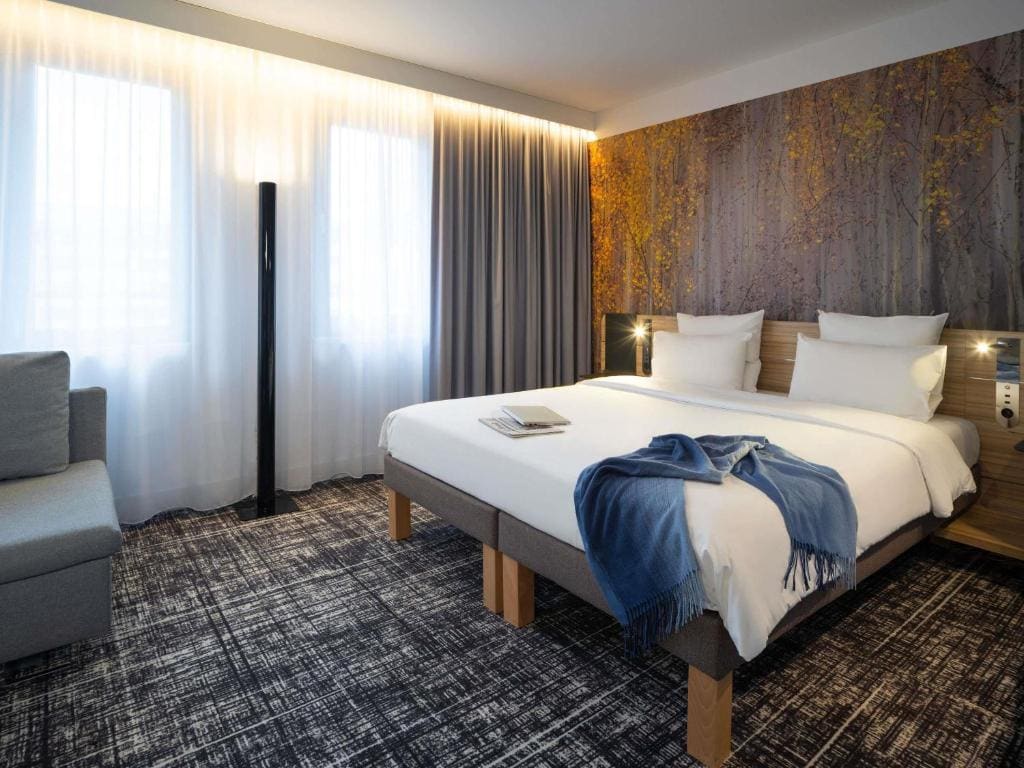 Business Junior King Suite room - Image 2