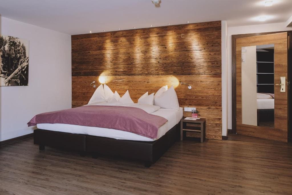 Superior Double or Twin Room room - Image 2