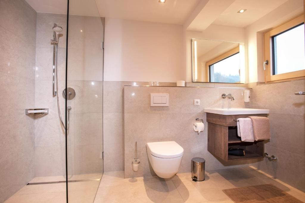 Double Room with Balcony room - Image 3