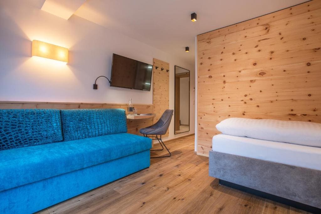 Double Room with Balcony room - Image 1