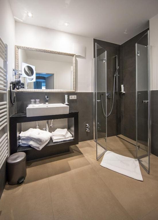 Deluxe Triple Room room - Image 1
