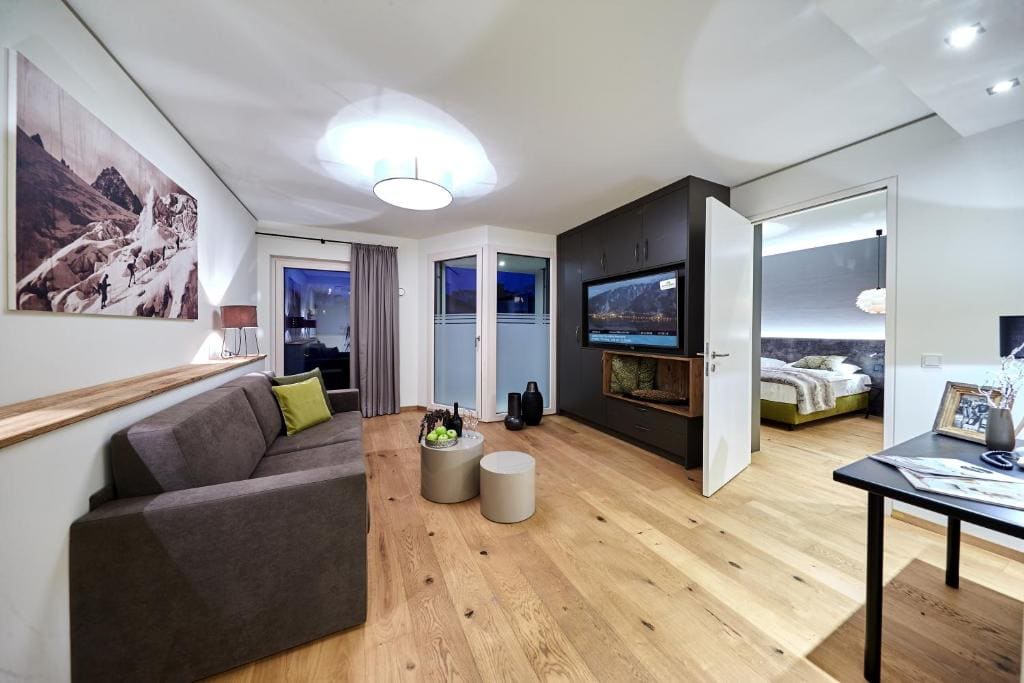 Supreme Suite with balcony room - Image 2
