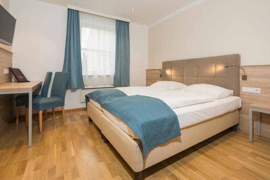 Small Double Room room - Image 2