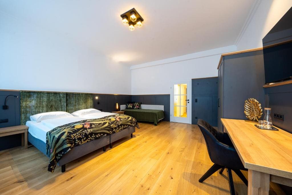 Deluxe Room room - Image 1