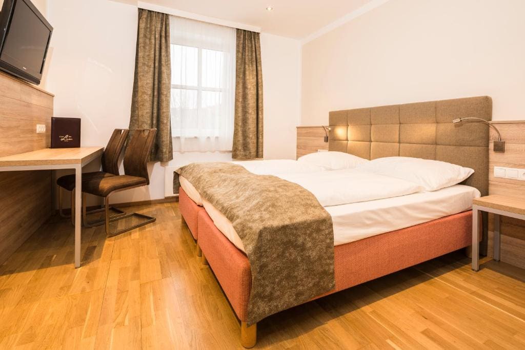 Small Double Room room - Image 1