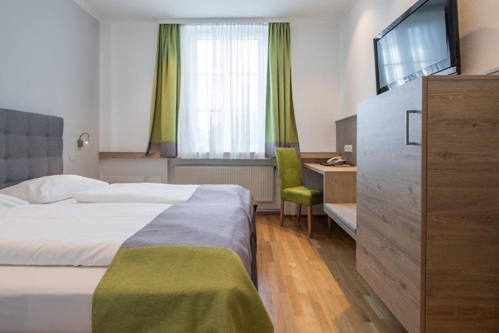 Small Double Room room - Image 3