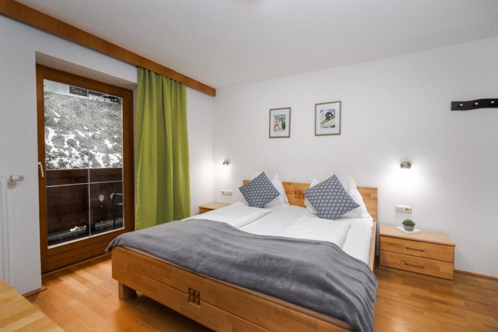 Apartment with Balcony room - Image 1