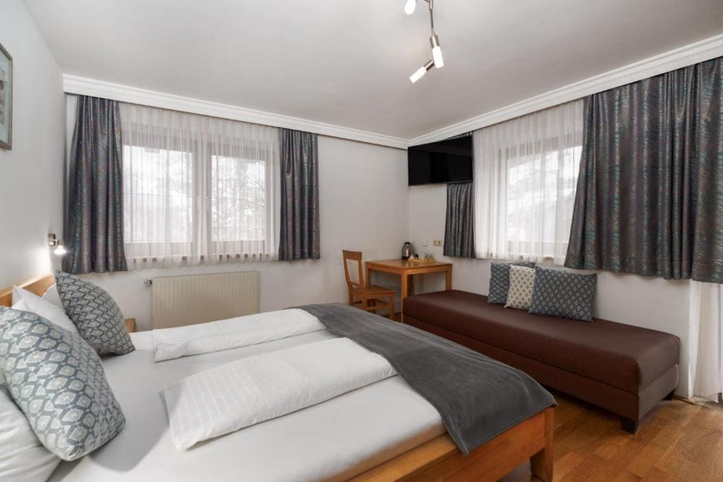 Family Room room - Image 2