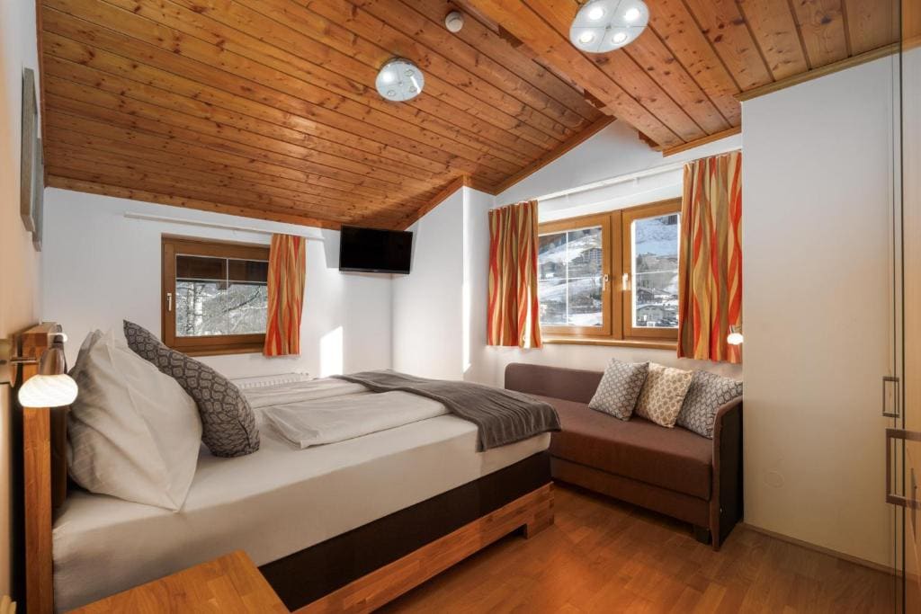 Large Two-Bedroom Apartment room - Image 2