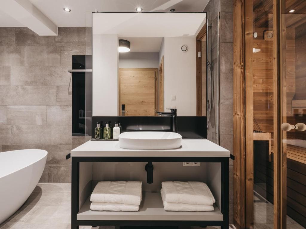 One-Bedroom Suite Spa room - Image 3