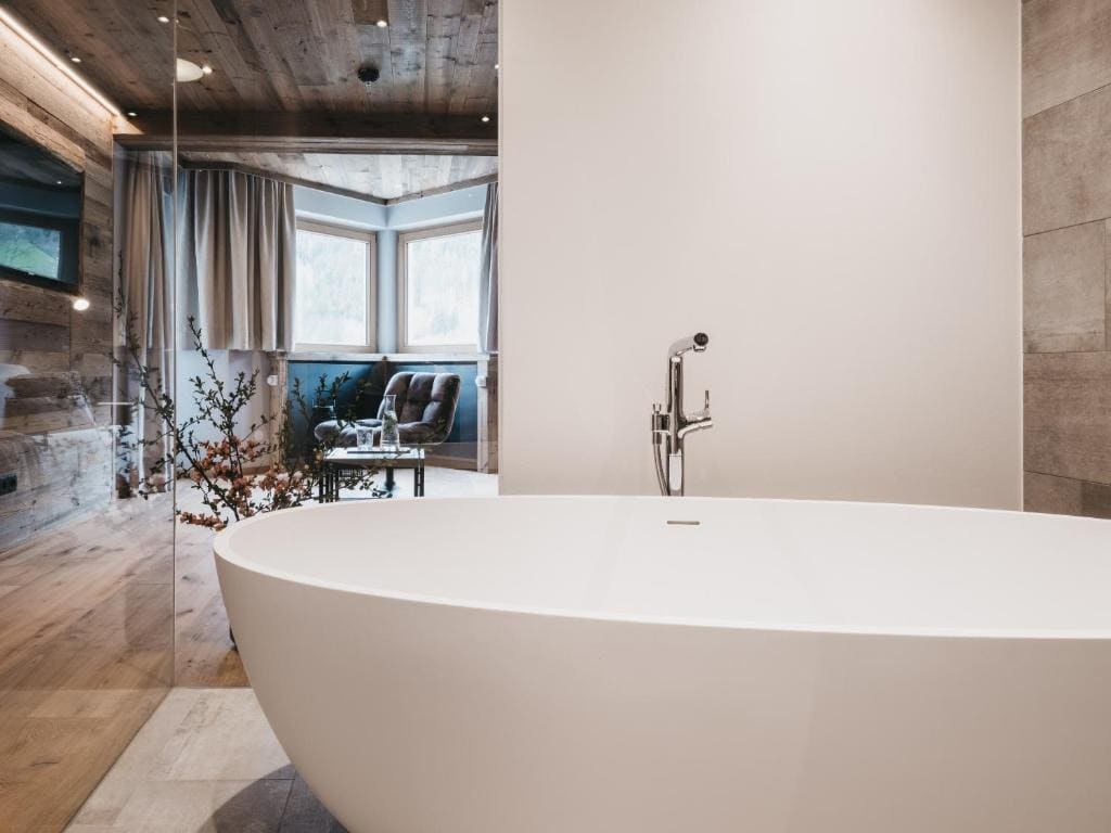 One-Bedroom Suite Spa room - Image 2