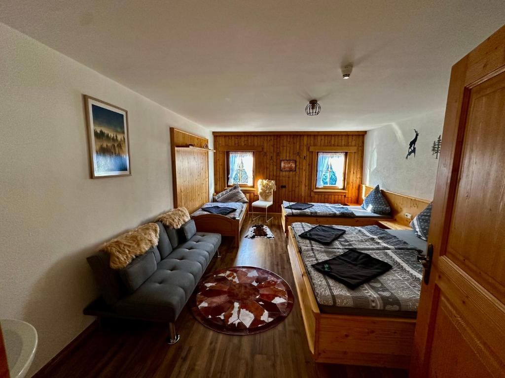 Family Room with Mountain View room - Image 2