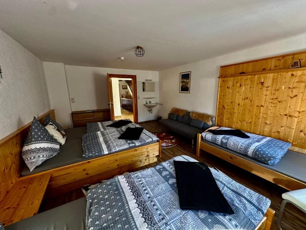 Family Room with Mountain View room - Image 1