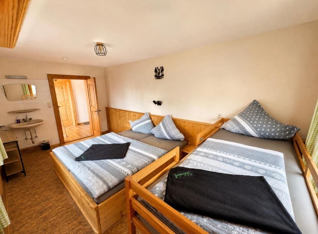 Basic Triple Room with Shared Bathroom room - Image 1