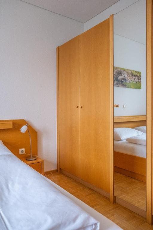 Apartment room - Image 2