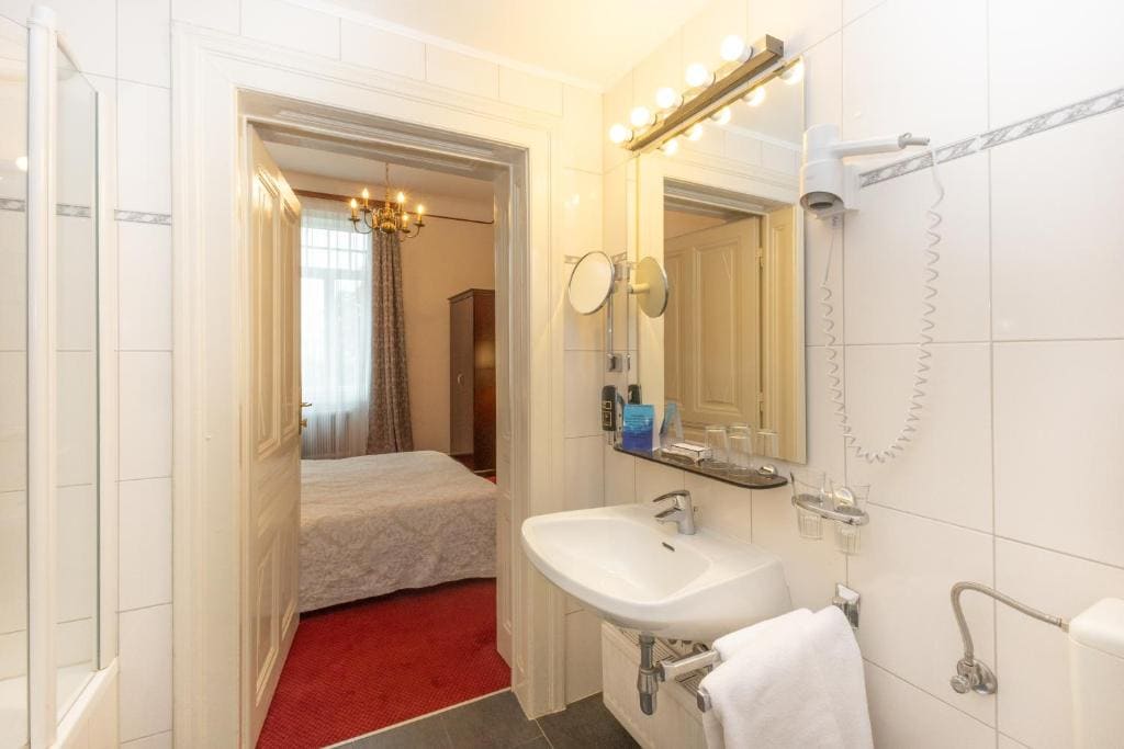 Double Room with Couch (2 Adults + 1 Child) room - Image 2