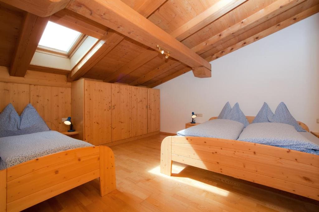 Comfort Two-Bedroom Apartment with Balcony room - Image 1