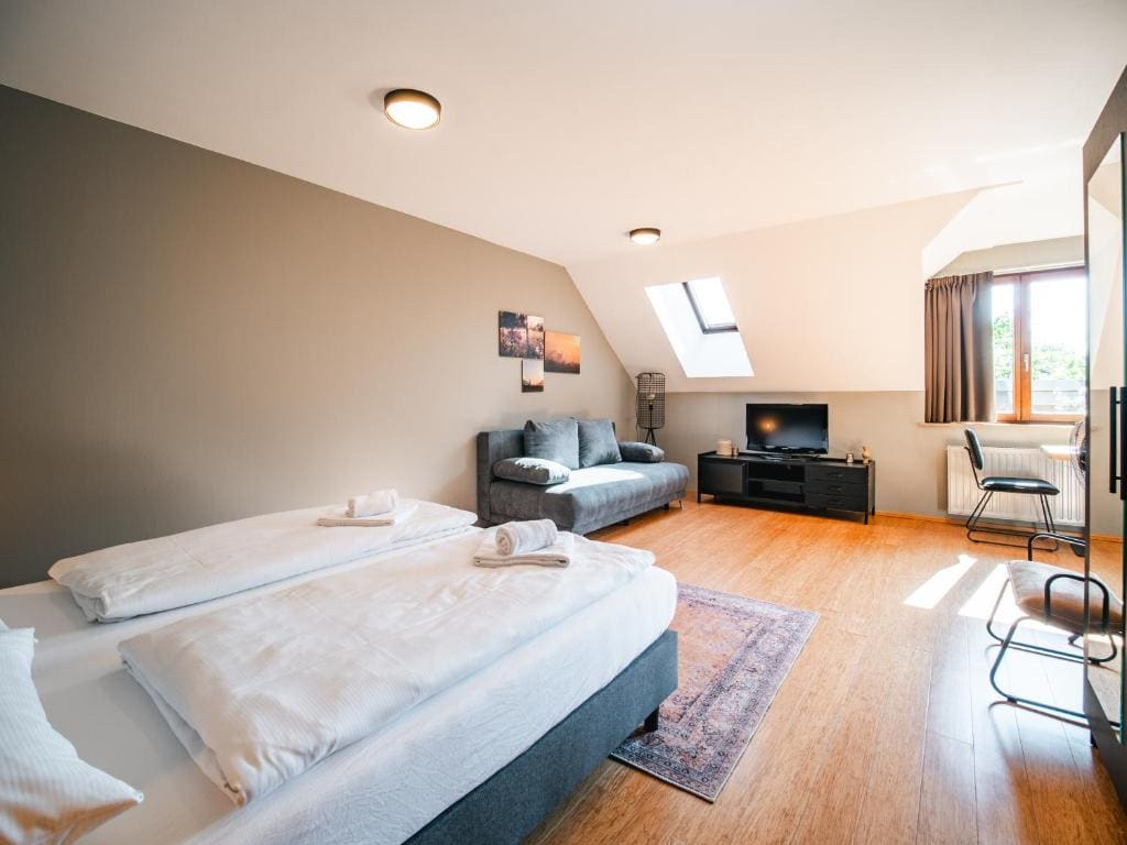One-Bedroom Apartment room - Image 1