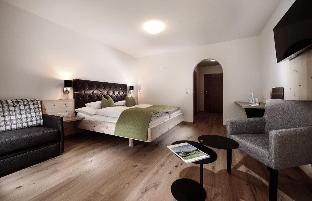 Double Room with Balcony room - Image 1