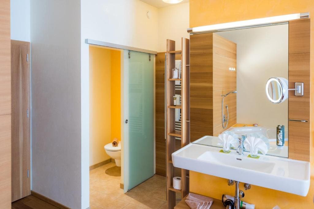 Suite with Tilled Oven room - Image 2