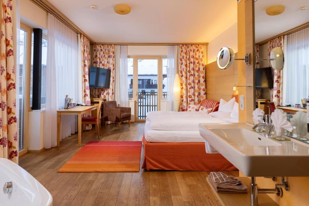 Suite with Mountain View room - Image 1