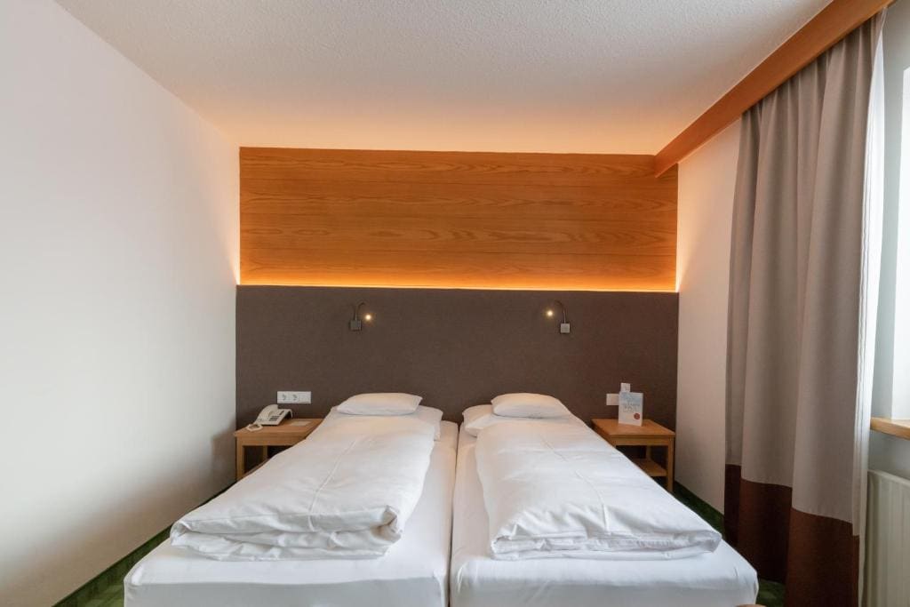 Small Double Room room - Image 2