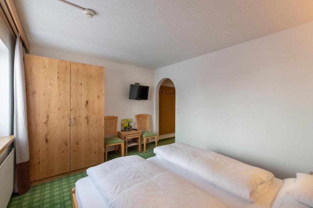Small Double Room room - Image 1