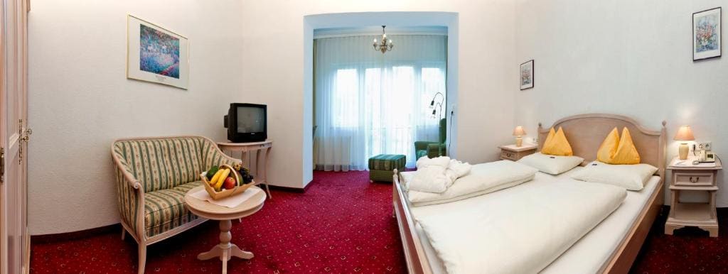 Double Room with Balcony room - Image 2