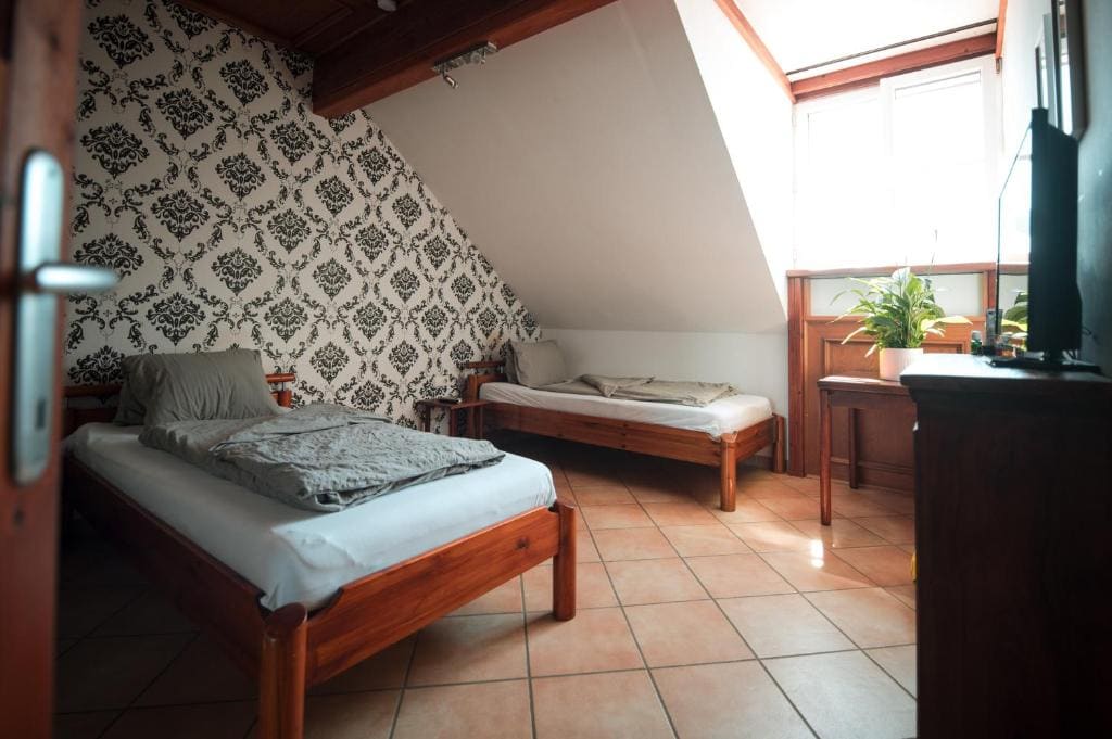 Apartment room - Image 1