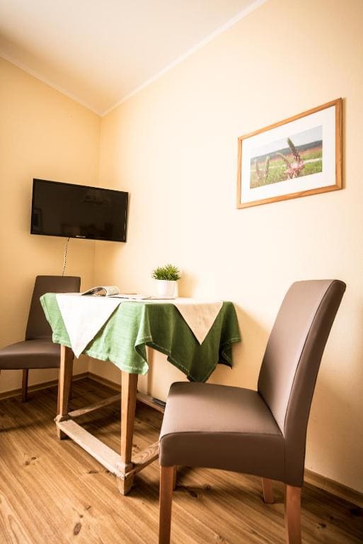 Family Room room - Image 2