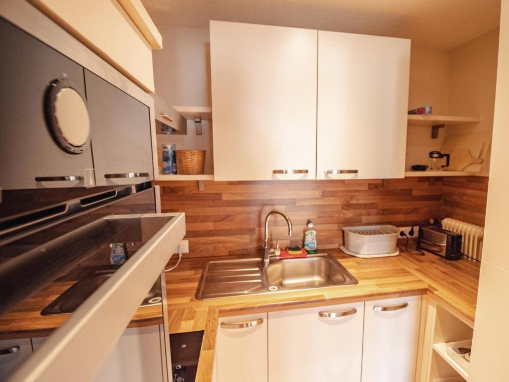 One-Bedroom Apartment room - Image 2